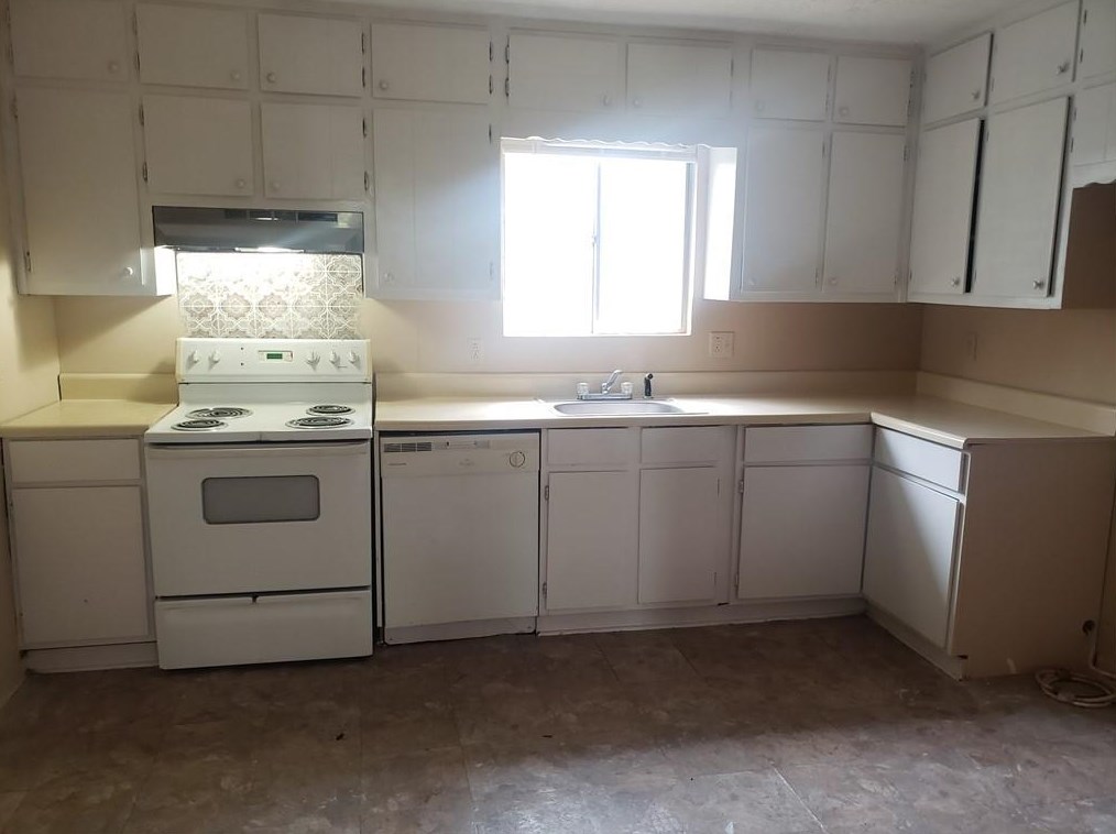 6689 Cambridge Dr, Rex, GA 30273