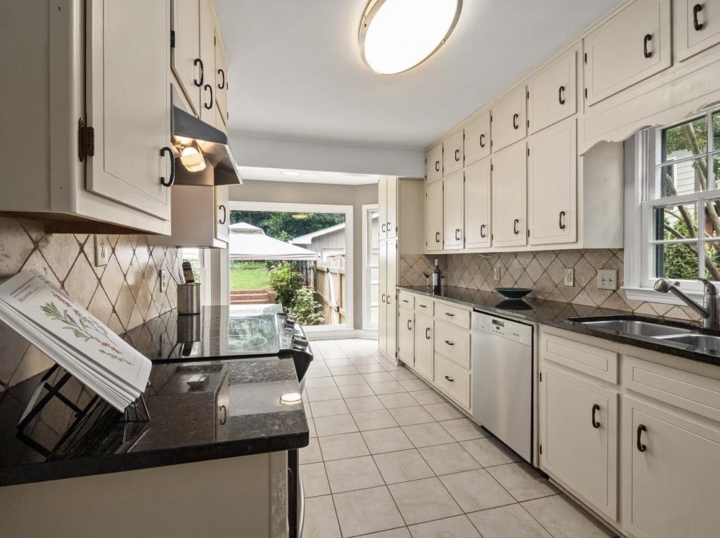 125 Parkwood Ln, Decatur GA  30030-2857 exterior