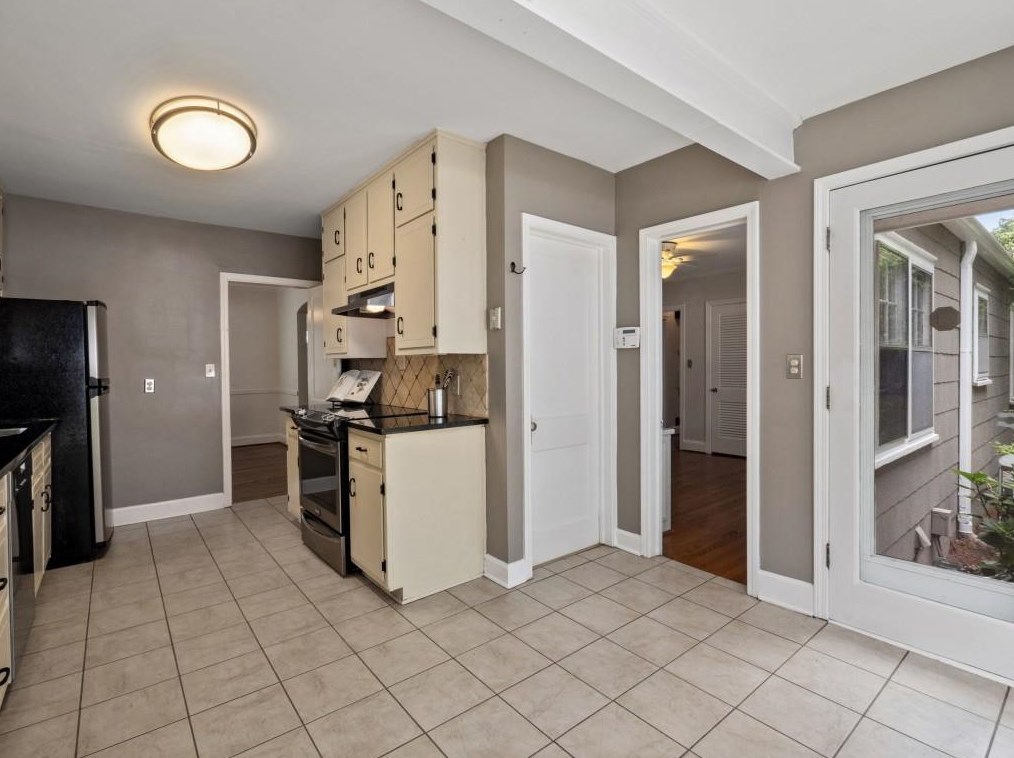 125 Parkwood Ln, Decatur GA  30030-2857 exterior