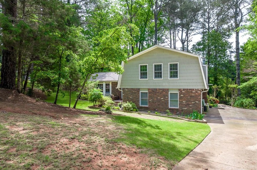 3958 Yellow Pine Dr Sw, Lilburn, GA 30047