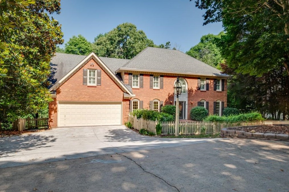 225 Berry Glen Ct, Alpharetta, GA 30022-5375