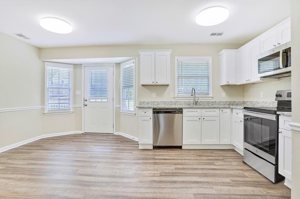 1319 Ashbrook Dr, Lawrenceville GA  30043-4305 exterior