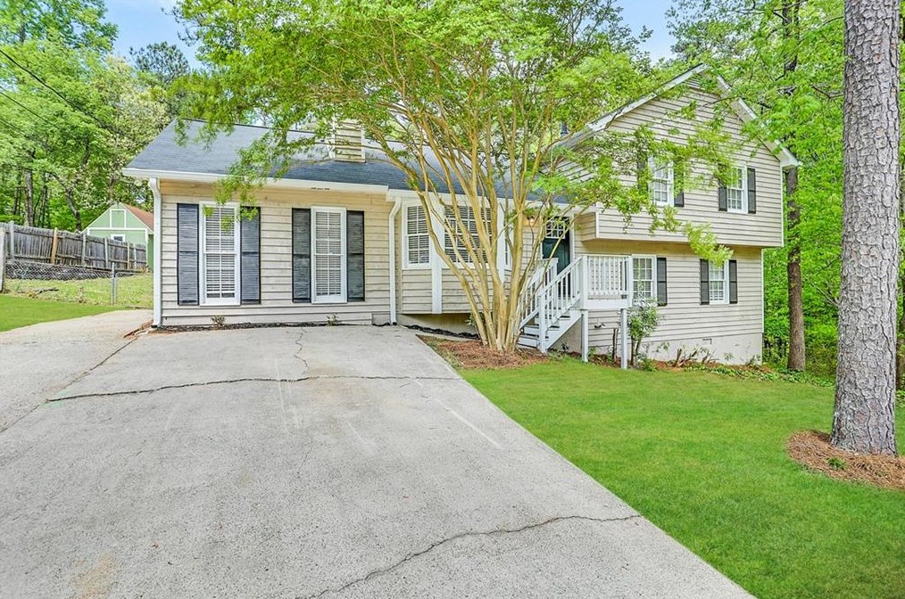 1319 Ashbrook Dr, Lawrenceville GA  30043-4305 exterior