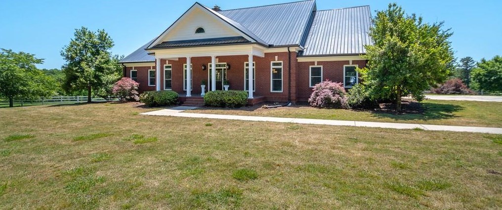 5348 Channel Dr, Gillsville, GA 30543-2800