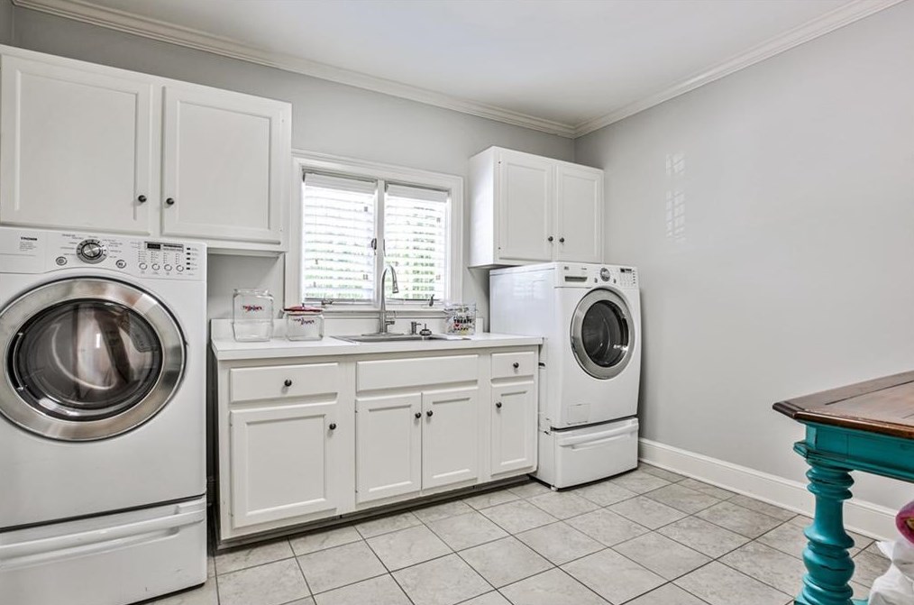 1089 Regency Rd, Atlanta GA  30327-2719 exterior