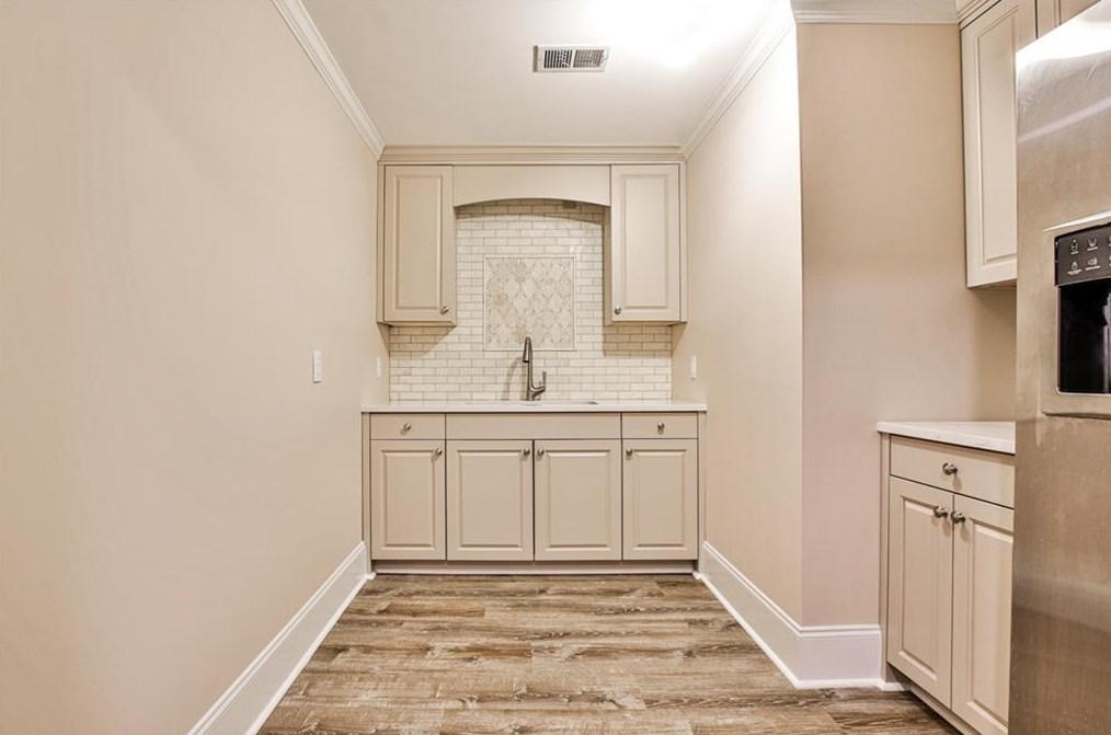 1089 Regency Rd, Atlanta GA  30327-2719 exterior