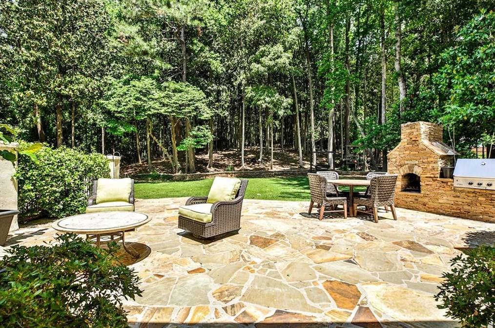 1089 Regency Rd, Atlanta, GA 30327-2717