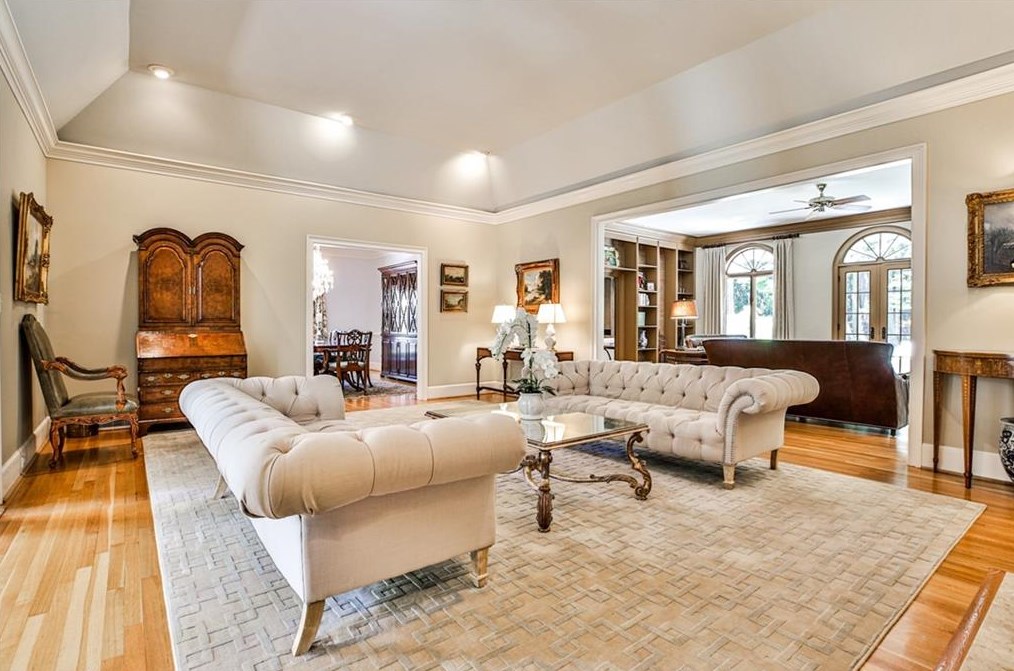 1089 Regency Rd, Atlanta GA  30327-2719 exterior