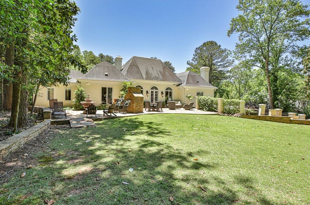 1089 Regency Rd, Atlanta GA  30327-2719 exterior