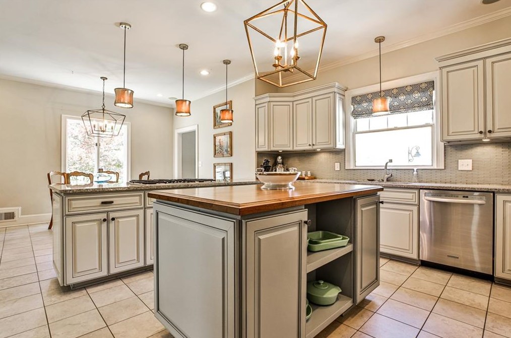 1089 Regency Rd, Atlanta GA  30327-2719 exterior