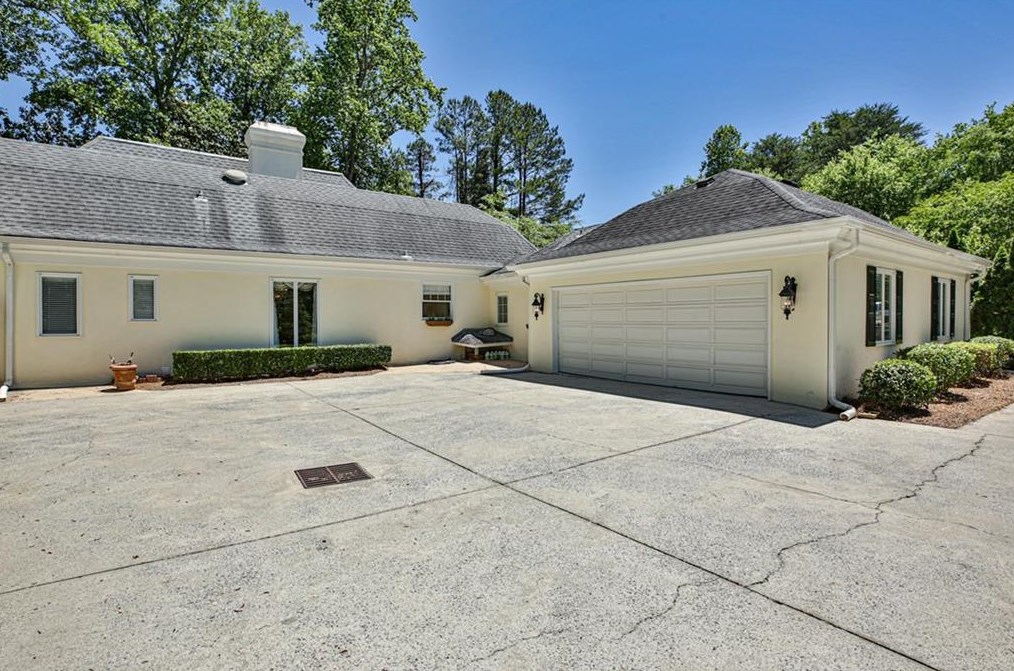 1089 Regency Rd, Atlanta GA  30327-2719 exterior