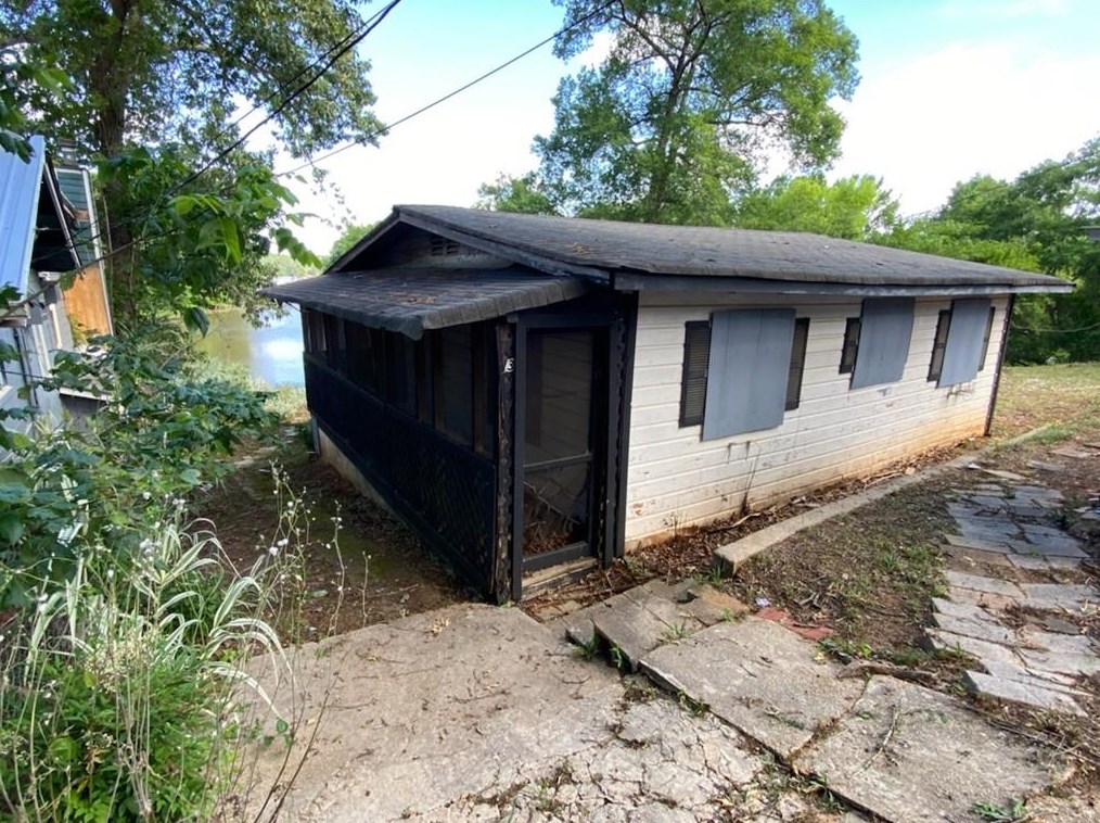 376 S River Dr, Jackson, GA 30233