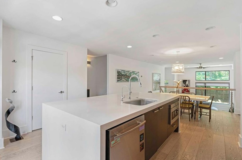 706 Oakview Rd, Decatur GA  30030-4329 exterior