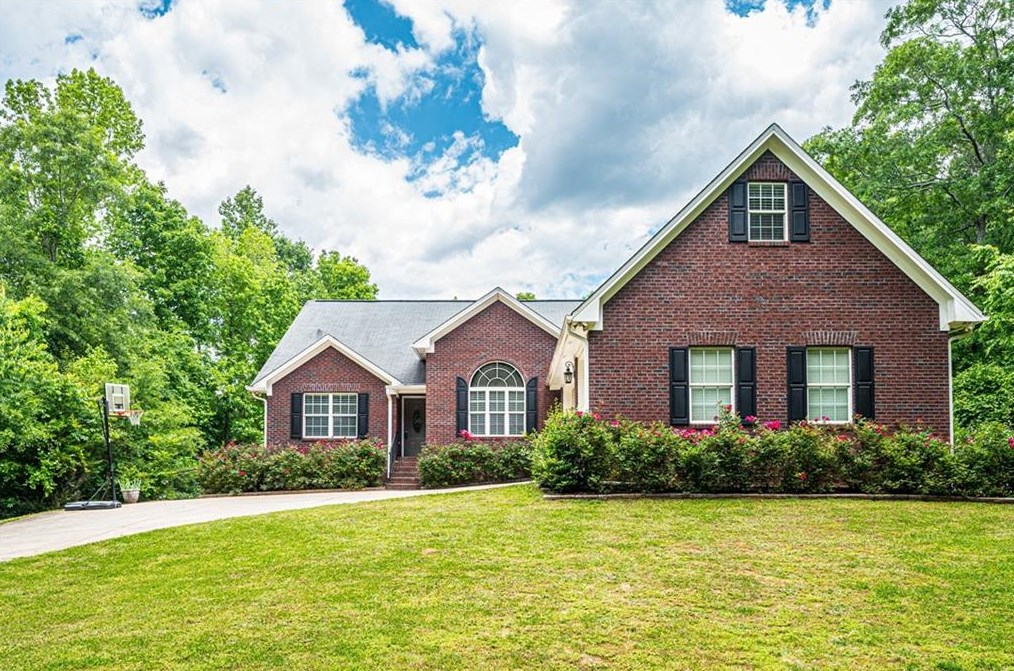 121 Sweetwater Rdg, Hoschton, GA 30548-1248