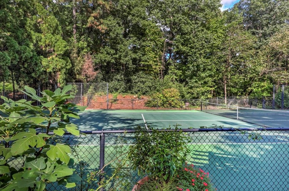 5730 Winterthur Ln, Atlanta GA  30328-4661 exterior