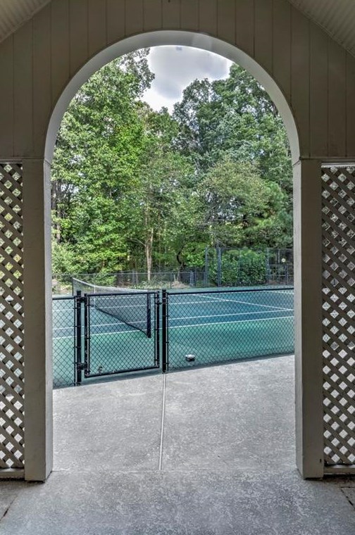 5730 Winterthur Ln, Atlanta GA  30328-4661 exterior