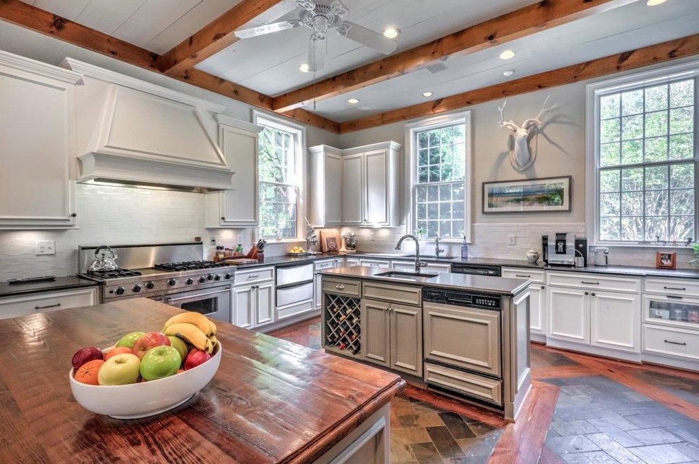 5730 Winterthur Ln, Atlanta GA  30328-4661 exterior