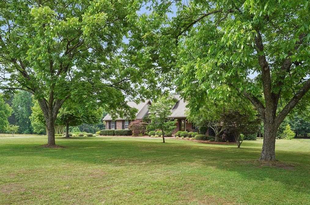5869 Jim Crow Rd, Flowery Branch, GA 30542-2502