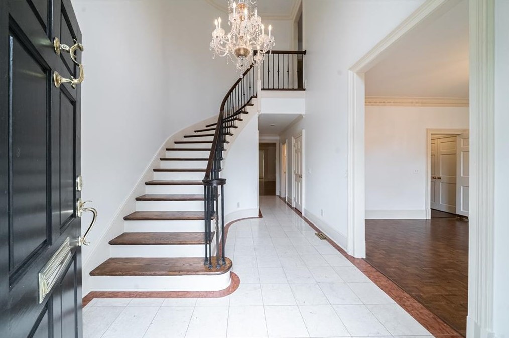 204 Townsend Pl, Atlanta, GA 30327-3034