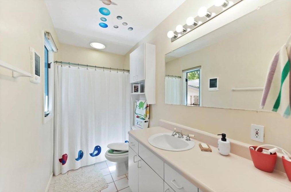 2174 Spring Creek Rd, Decatur GA  30033-2608 exterior