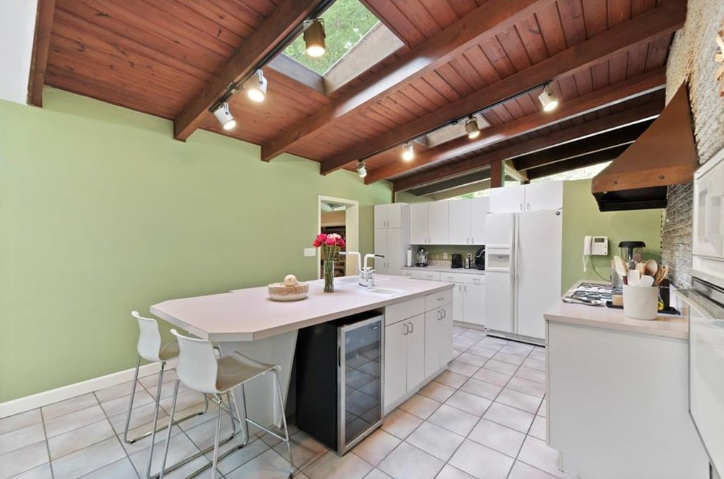 2174 Spring Creek Rd, Decatur GA  30033-2608 exterior