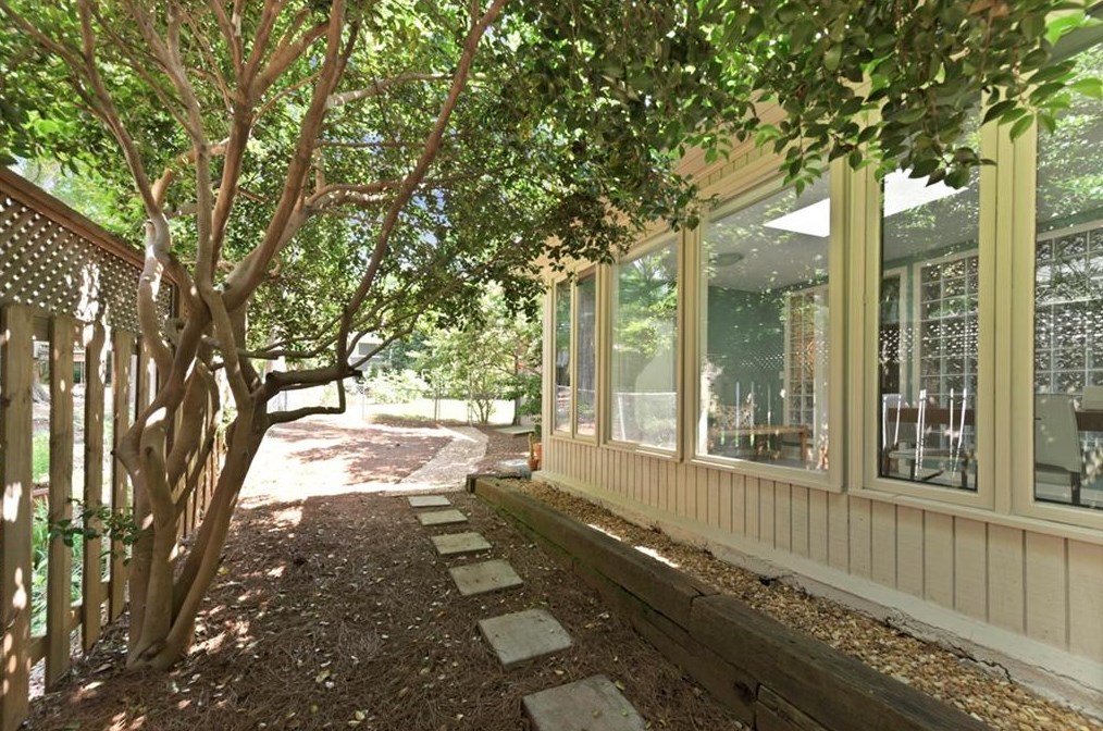 2174 Spring Creek Rd, Decatur GA  30033-2608 exterior