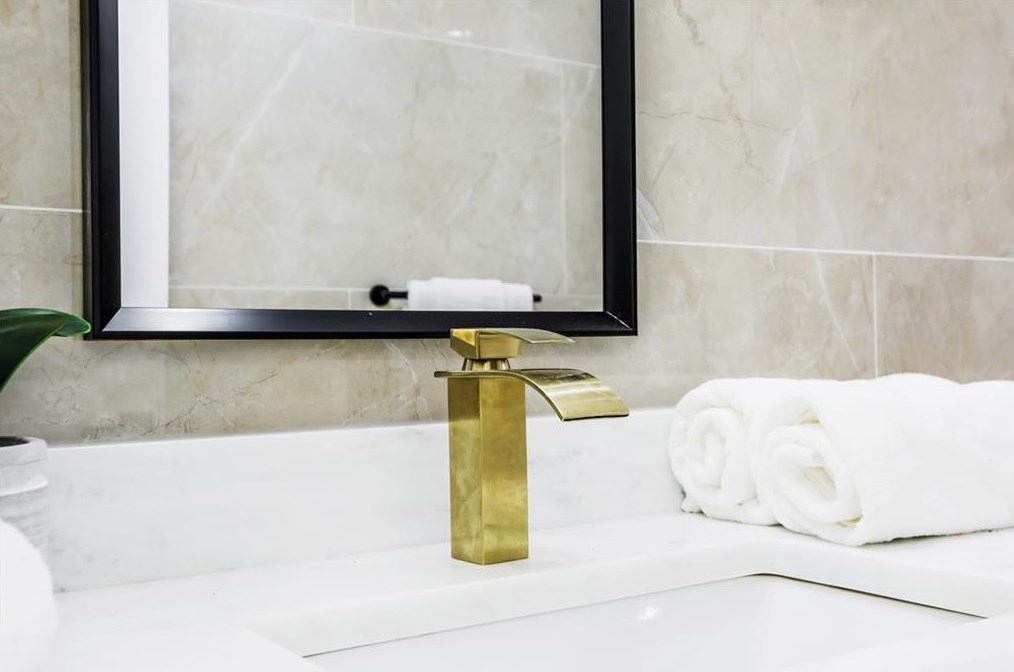 1660 Columbia Cir, Decatur GA  30032-4607 exterior