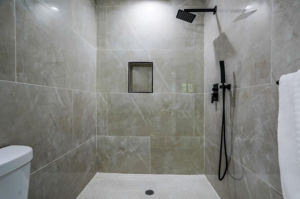 1660 Columbia Cir, Decatur GA  30032-4607 exterior