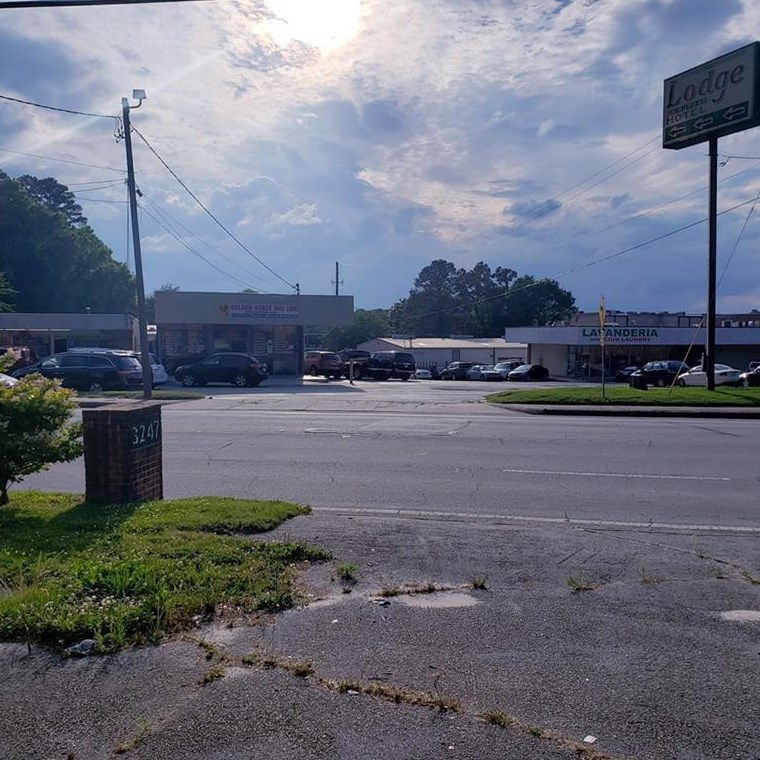 3247 Shallowford Rd, Atlanta, GA 30341-3632