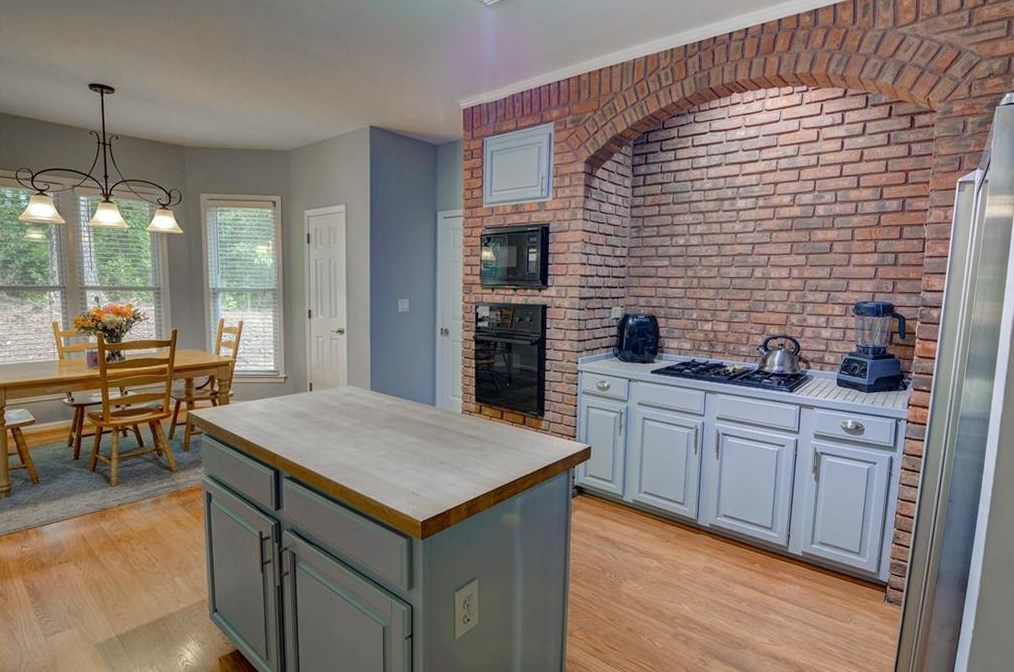 11345 Vedrines Dr, Alpharetta, GA 30022-7900