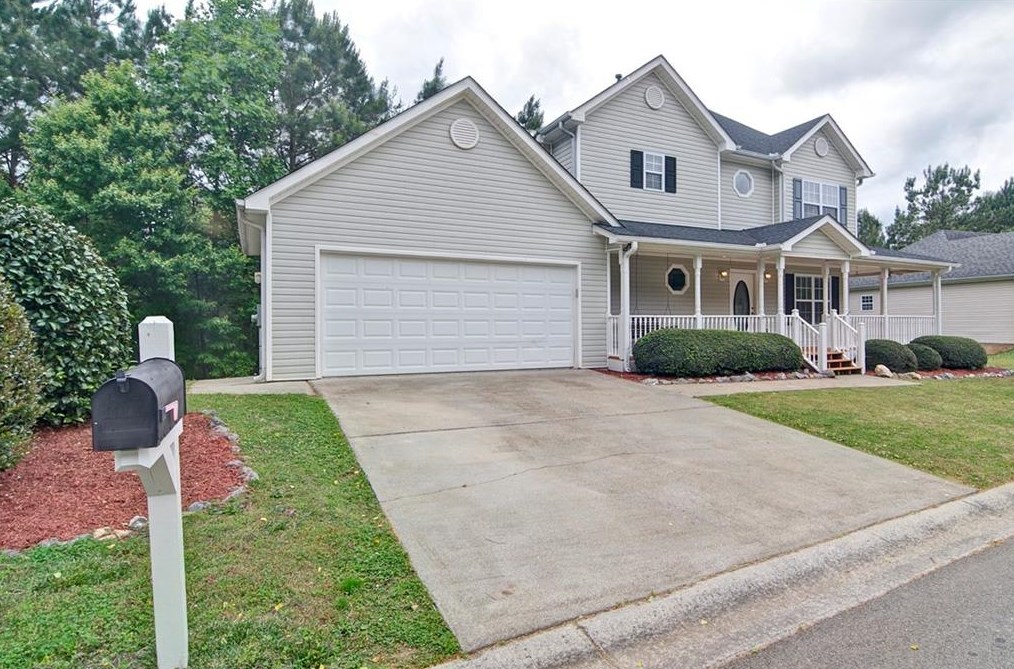 1071 Whispering Woods Dr, Holly Springs, GA 30114
