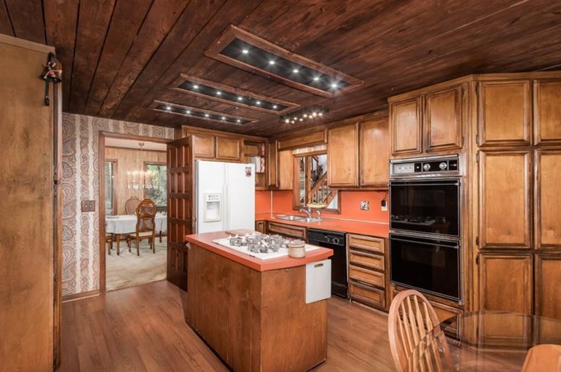 1971 Woodsdale Rd, Atlanta GA  30324-2763 exterior