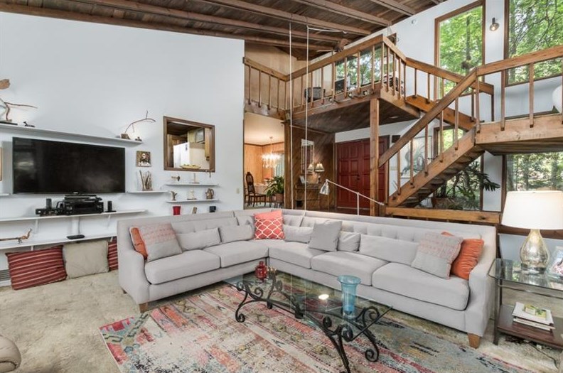 1971 Woodsdale Rd, Atlanta GA  30324-2763 exterior