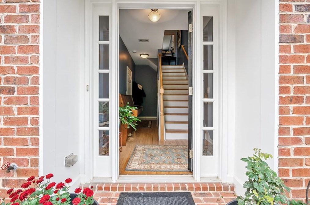 1305 Waters Edge Trl, Roswell, GA 30075-8202