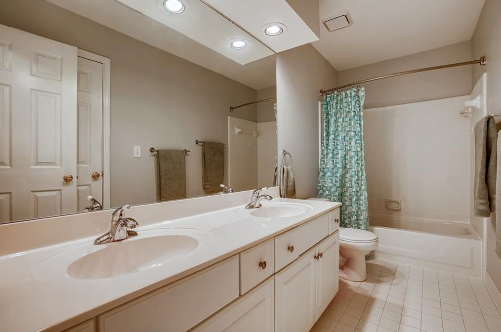 5347 Oxford Chase Way, Atlanta GA 30338-3053 exterior