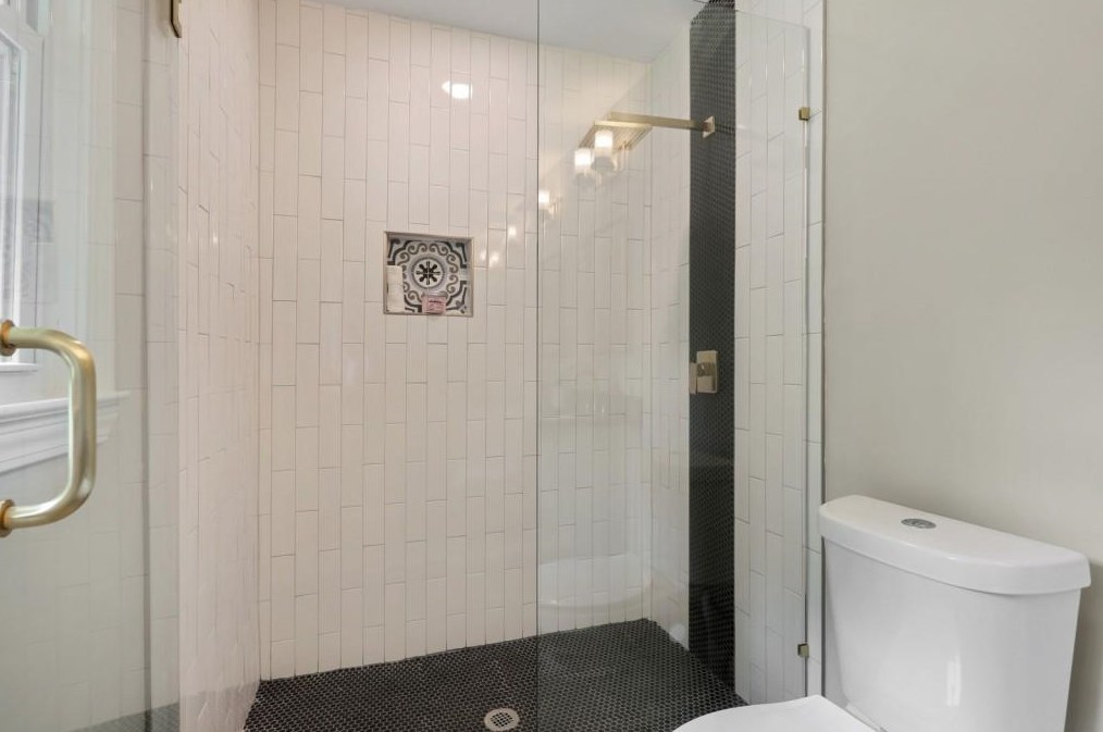 2732 Hawaii Ct, Decatur GA  30033-2335 exterior