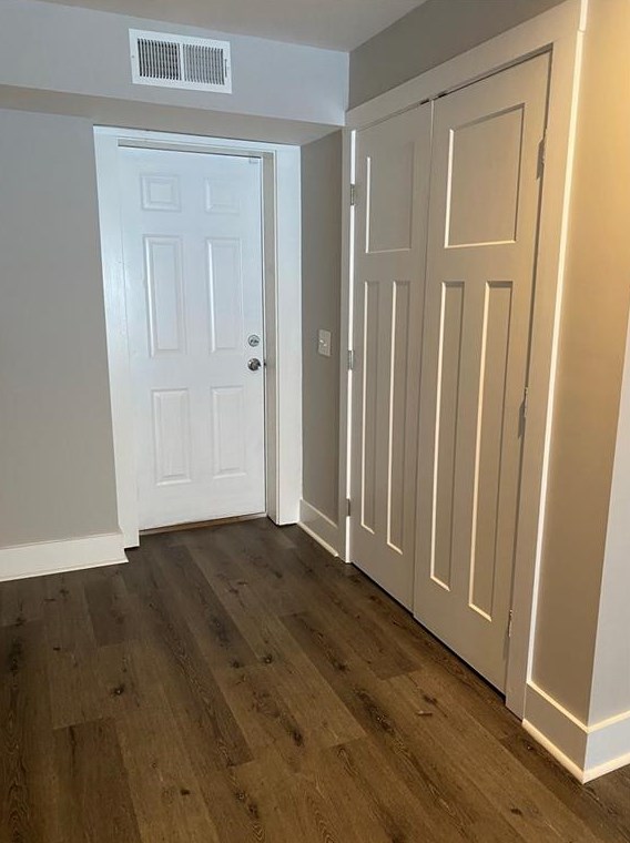 569 Woods Dr, Atlanta GA  30318-6105 exterior
