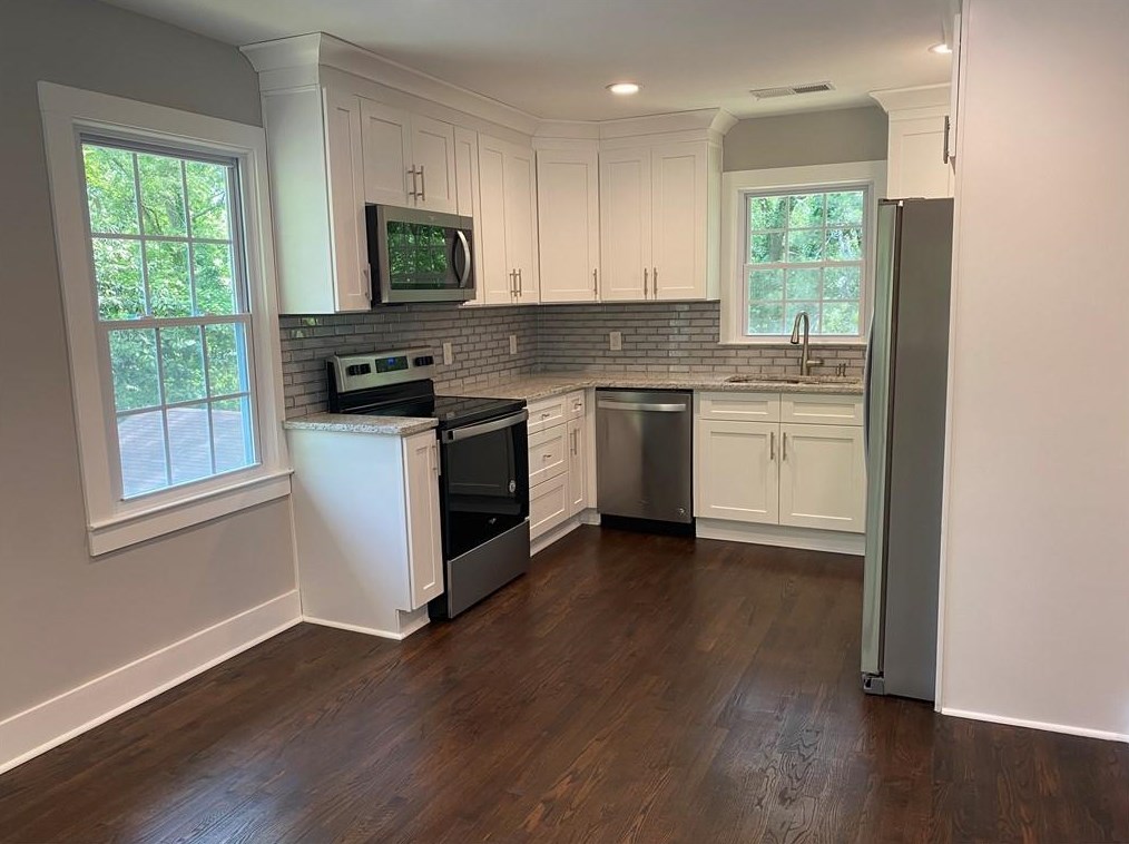 569 Woods Dr, Atlanta GA  30318-6105 exterior