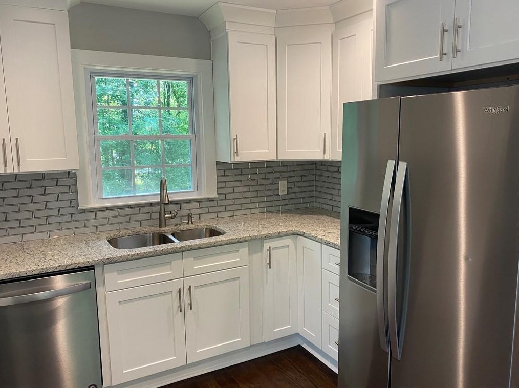 569 Woods Dr, Atlanta GA  30318-6105 exterior
