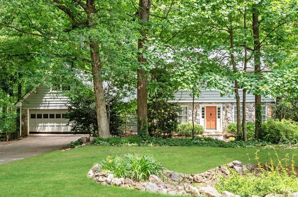 220 Hollyridge Dr, Roswell, GA 30076-1208