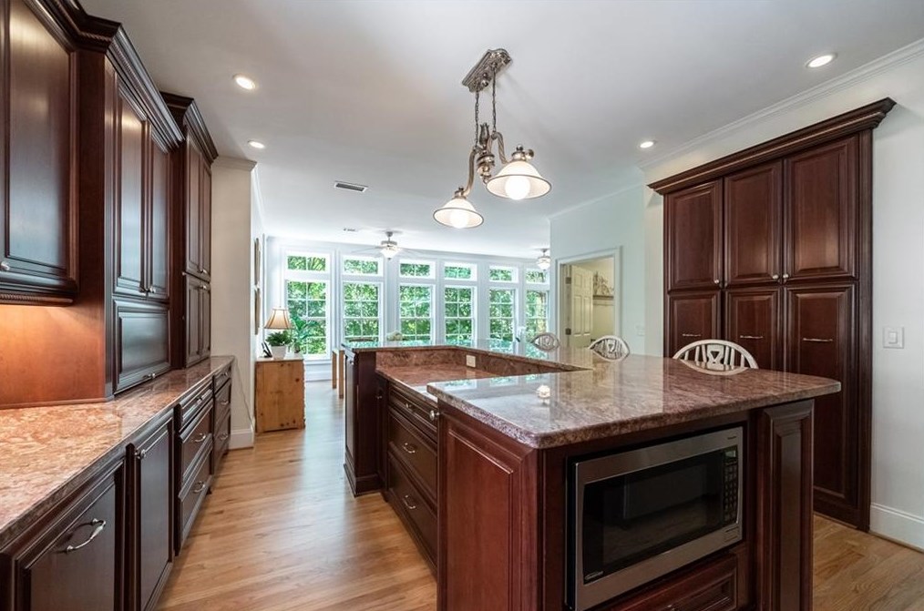4617 Woodland Brook Dr, Atlanta GA  30339-5368 exterior