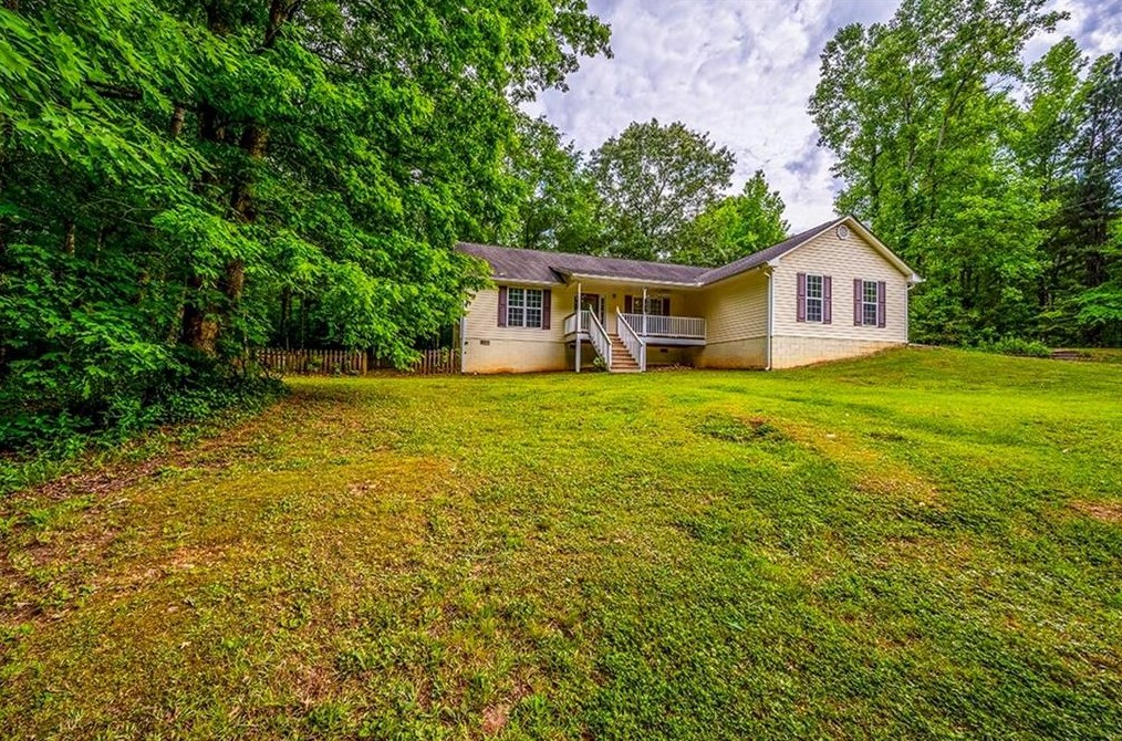 1033 Smith Sisters Rd, Winder, GA 30680-4629