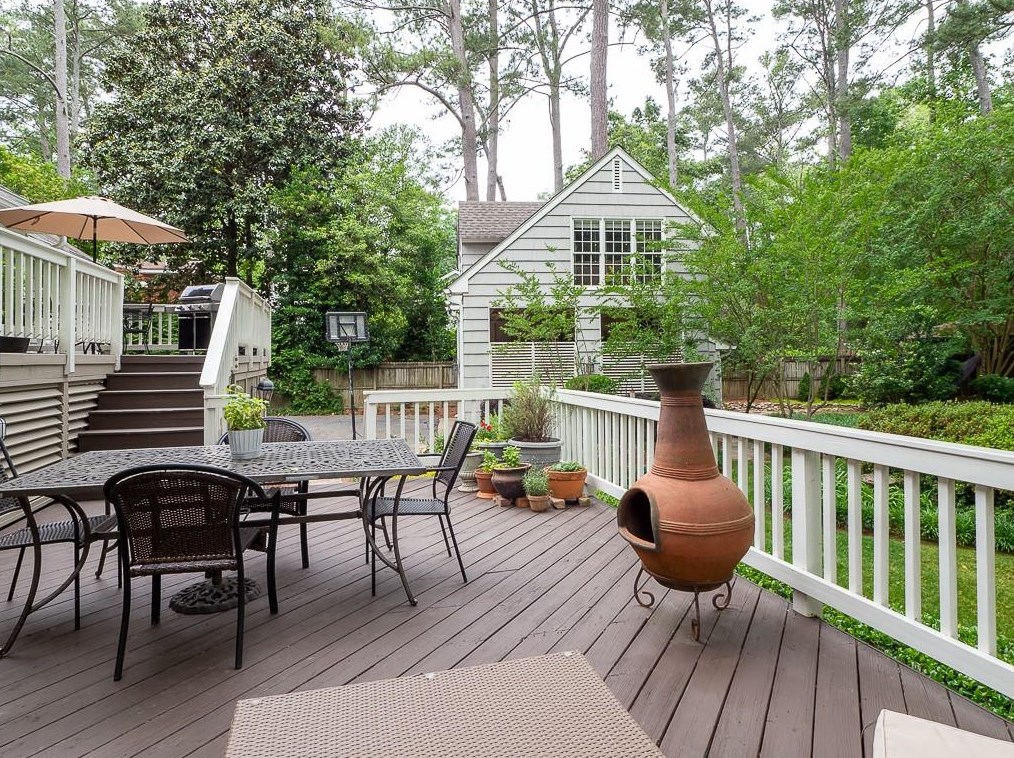 709 Woodward Way, Atlanta GA  30327-1254 exterior