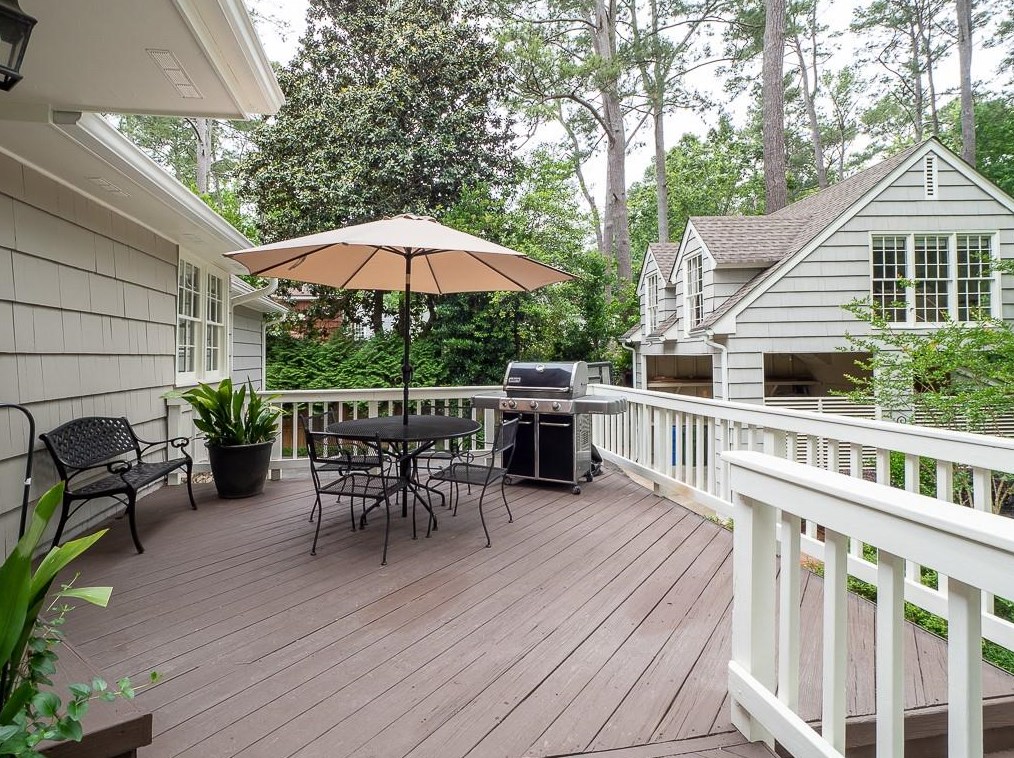 709 Woodward Way, Atlanta GA  30327-1254 exterior