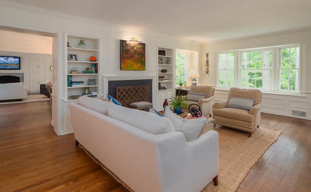 709 Woodward Way, Atlanta GA  30327-1254 exterior