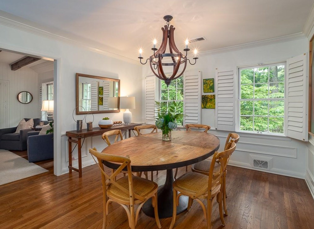 709 Woodward Way, Atlanta GA  30327-1254 exterior