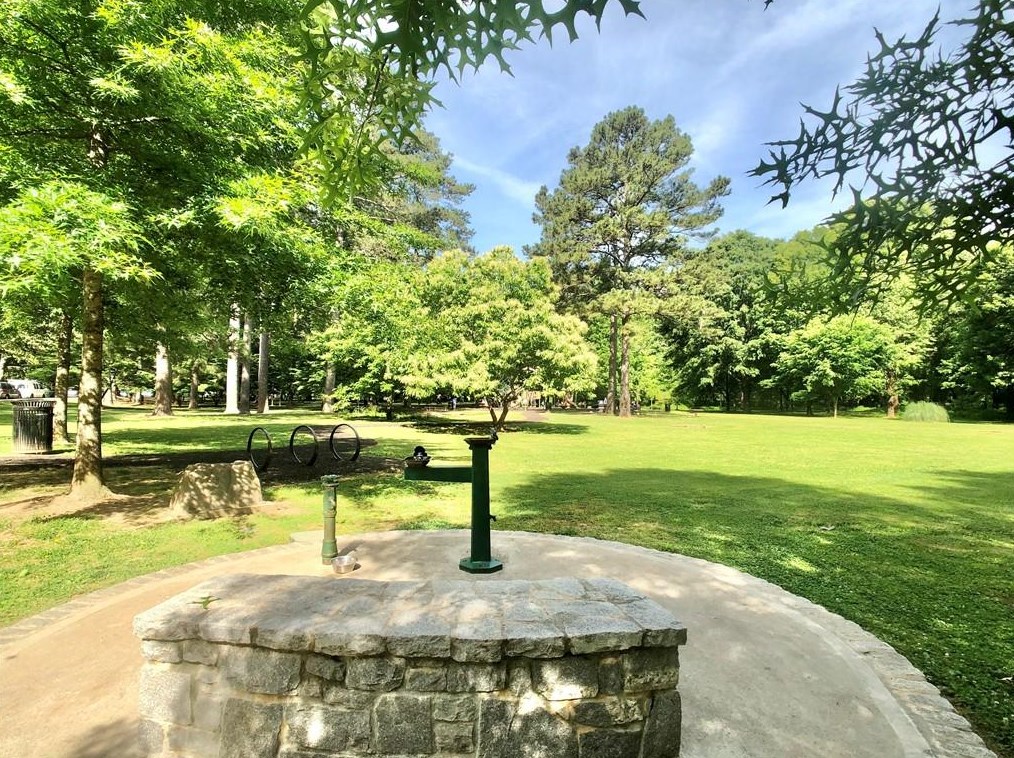 709 Woodward Way, Atlanta GA  30327-1254 exterior