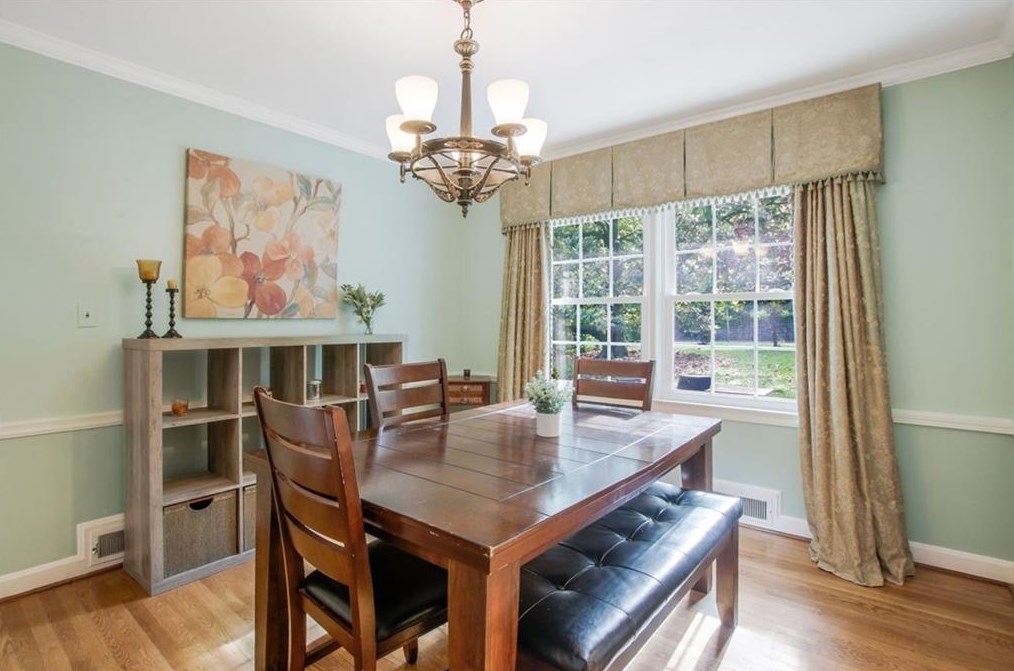 3902 Peachtree Dunwoody Rd, Atlanta GA  30342-3935 exterior