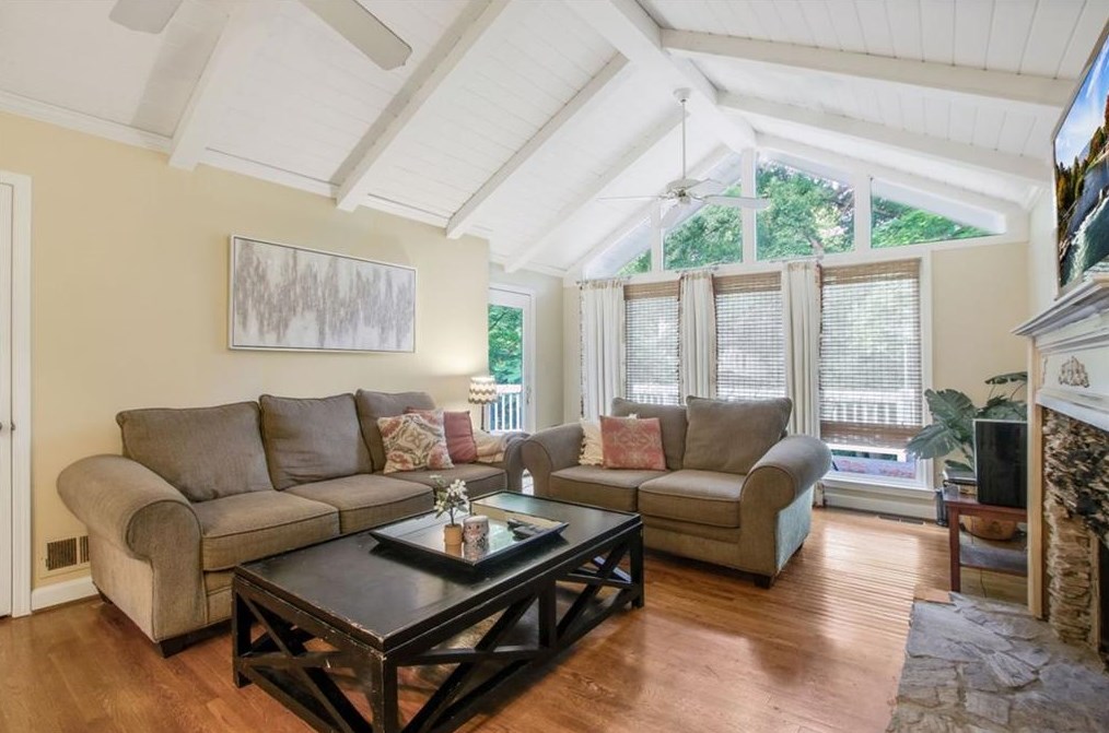 3902 Peachtree Dunwoody Rd, Atlanta GA  30342-3935 exterior