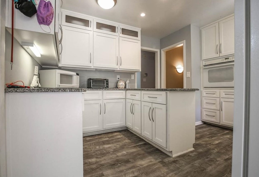 1318 Weston Dr, Decatur GA  30032-2551 exterior